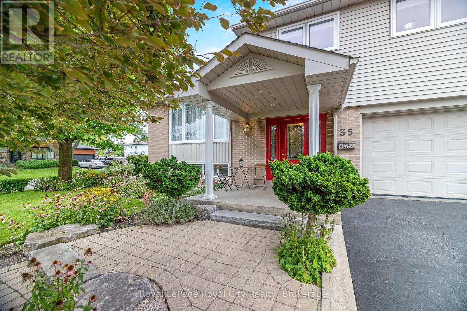 












35 INGLEWOOD DRIVE

,
Brampton (Brampton East),




Ontario
L6W2N4

