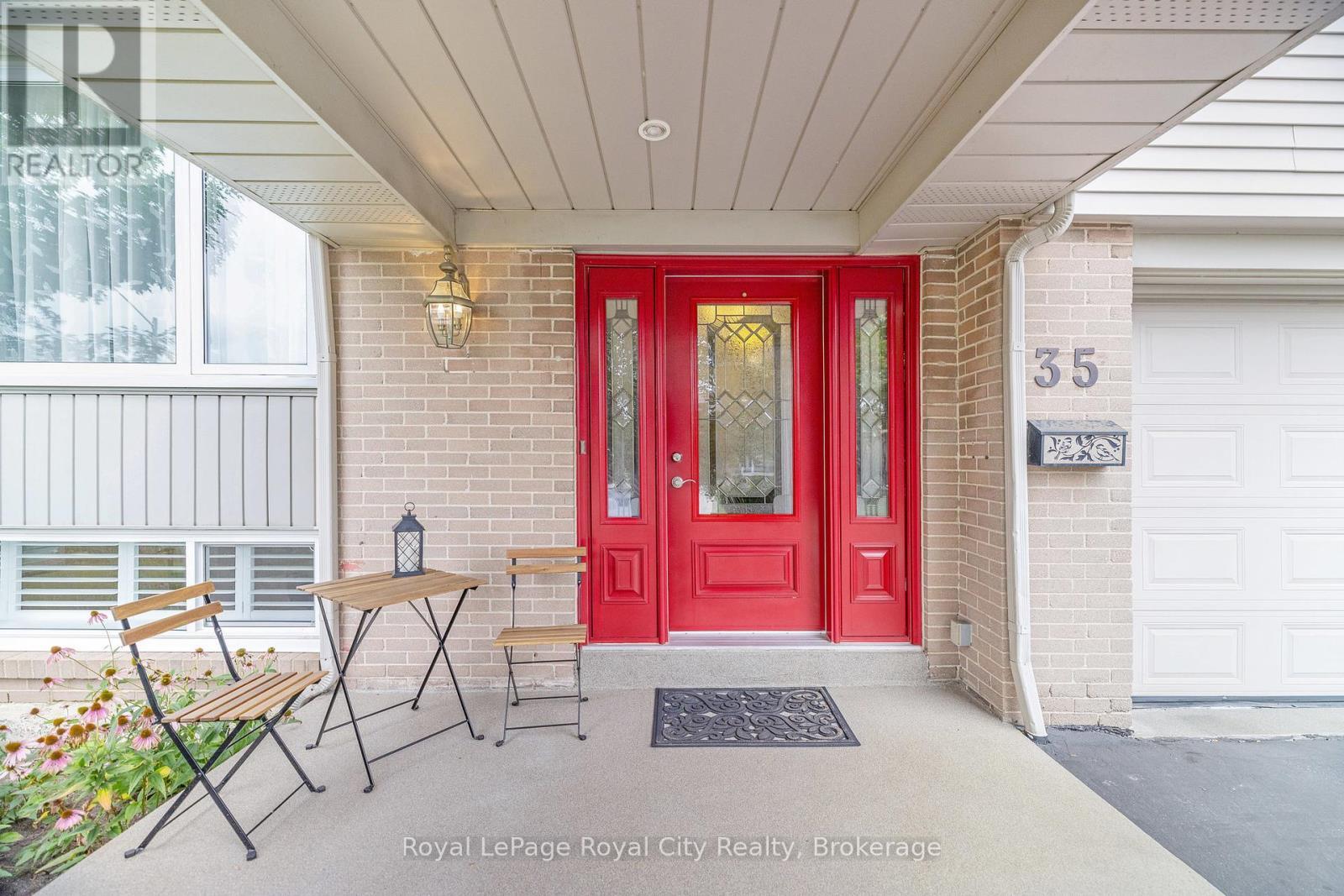 












35 INGLEWOOD DRIVE

,
Brampton (Brampton East),




Ontario
L6W2N4

