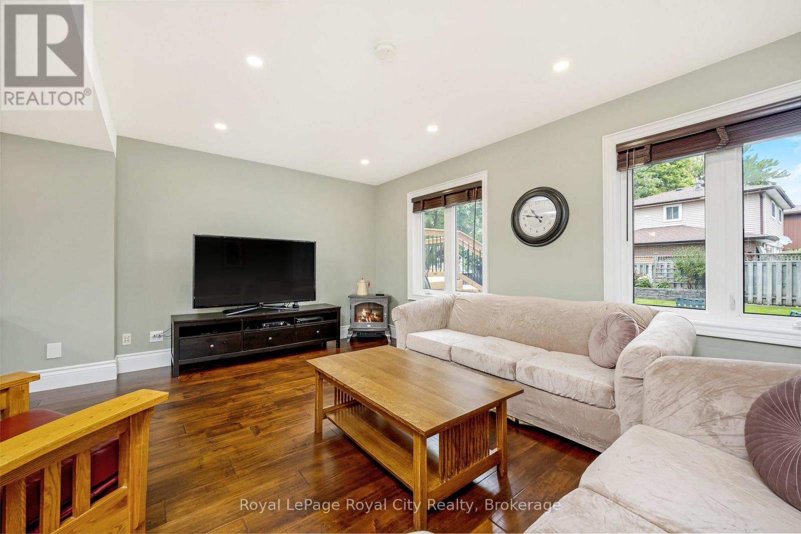 












35 INGLEWOOD DRIVE

,
Brampton (Brampton East),




Ontario
L6W2N4

