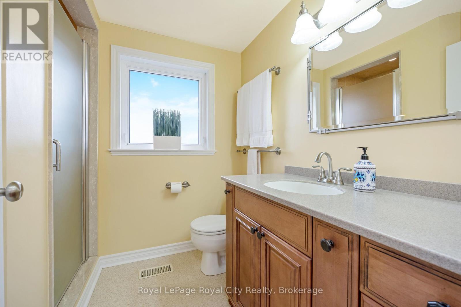 












35 INGLEWOOD DRIVE

,
Brampton (Brampton East),




Ontario
L6W2N4

