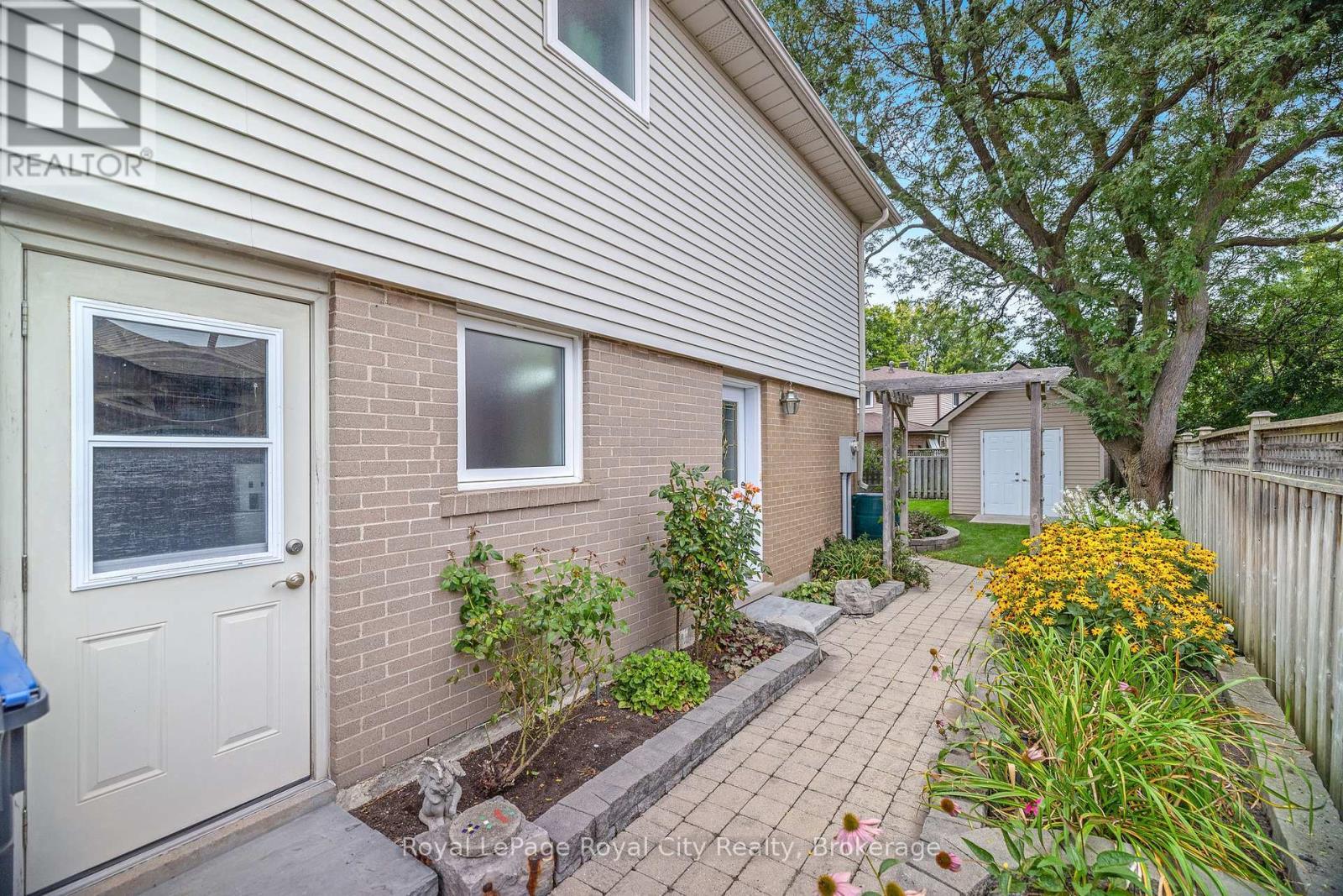 












35 INGLEWOOD DRIVE

,
Brampton (Brampton East),




Ontario
L6W2N4

