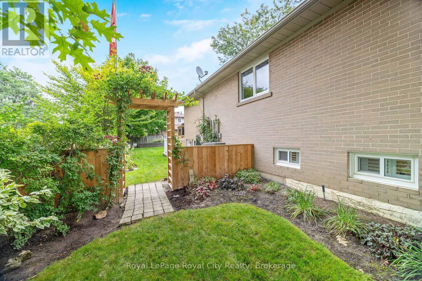 












35 INGLEWOOD DRIVE

,
Brampton (Brampton East),




Ontario
L6W2N4

