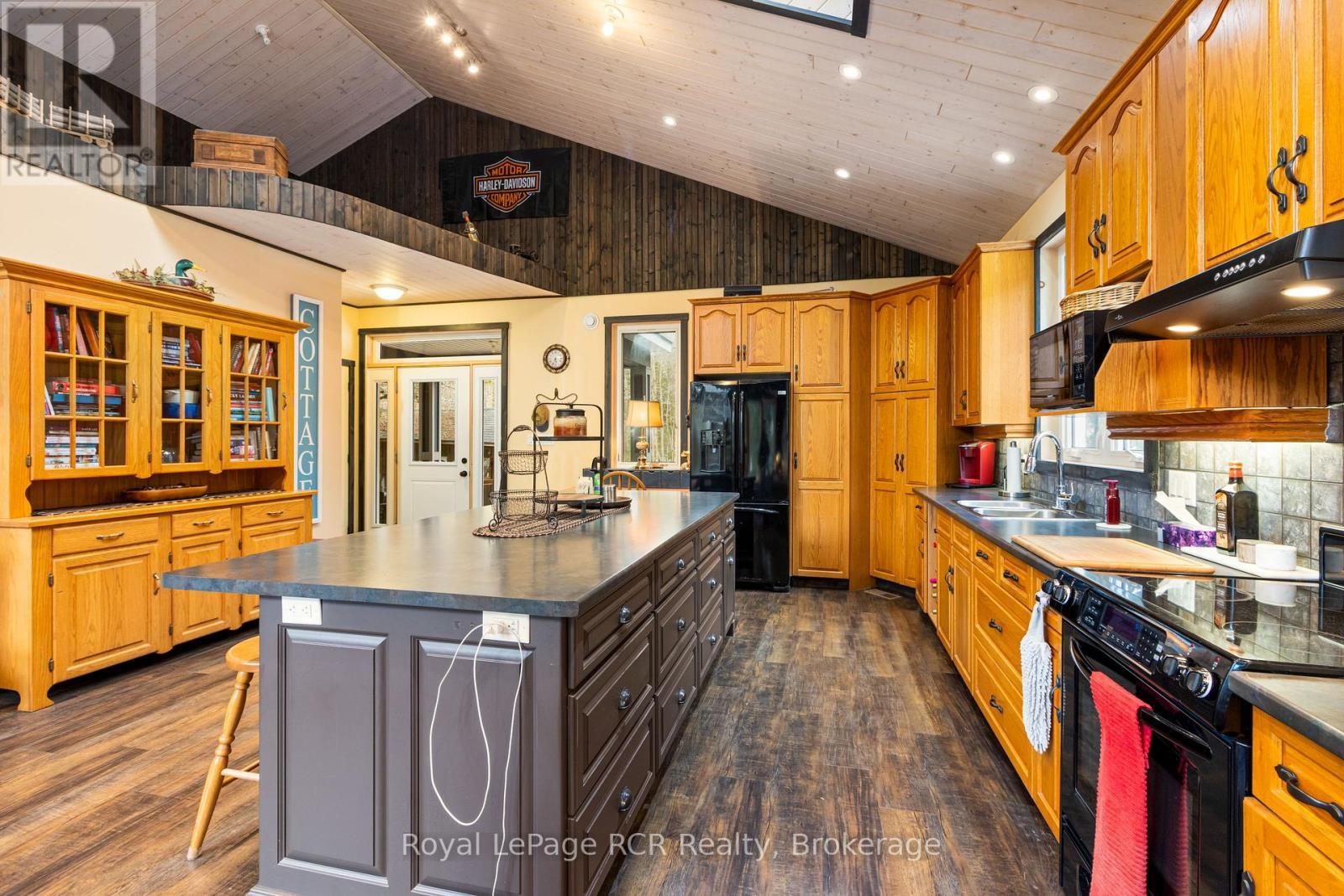 












19 REDGATE RD ROAD E

,
South Bruce Peninsula,




Ontario
N0H2T0

