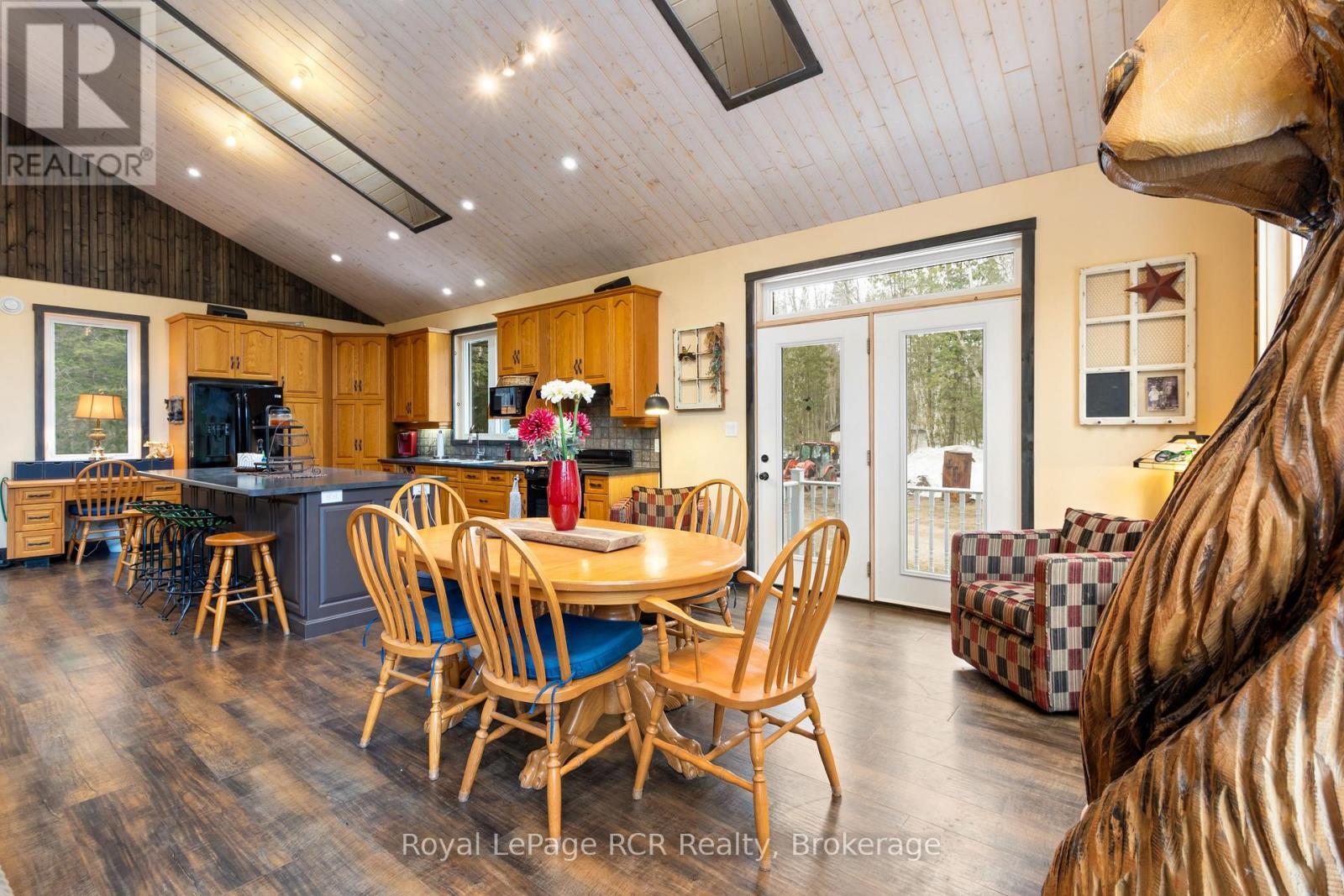












19 REDGATE RD ROAD E

,
South Bruce Peninsula,




Ontario
N0H2T0

