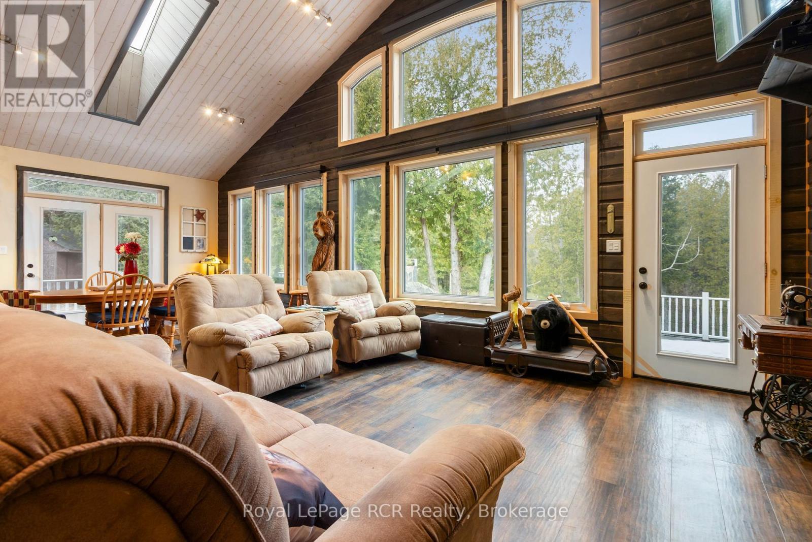 












19 REDGATE RD ROAD E

,
South Bruce Peninsula,




Ontario
N0H2T0

