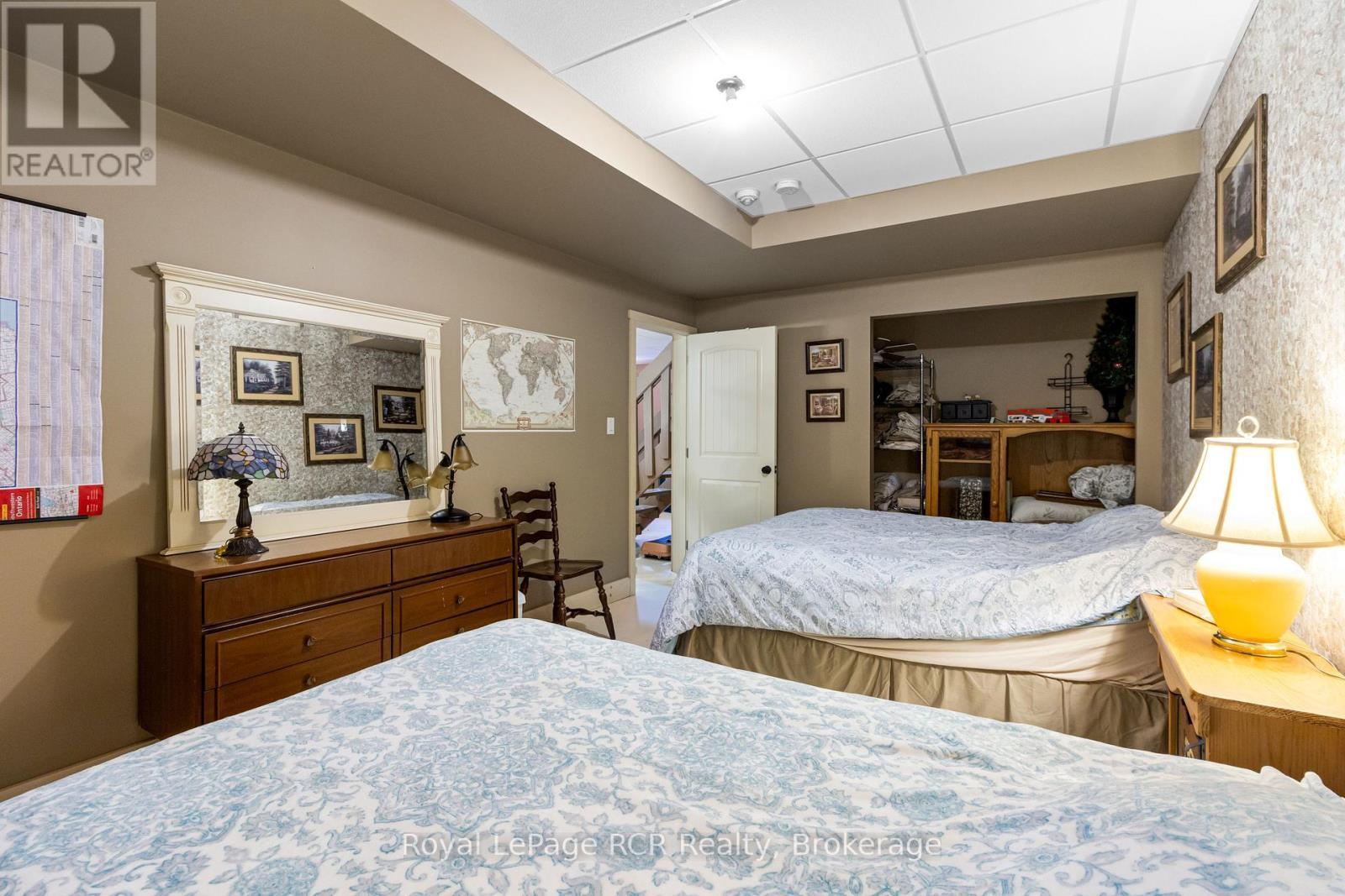 












19 REDGATE RD ROAD E

,
South Bruce Peninsula,




Ontario
N0H2T0

