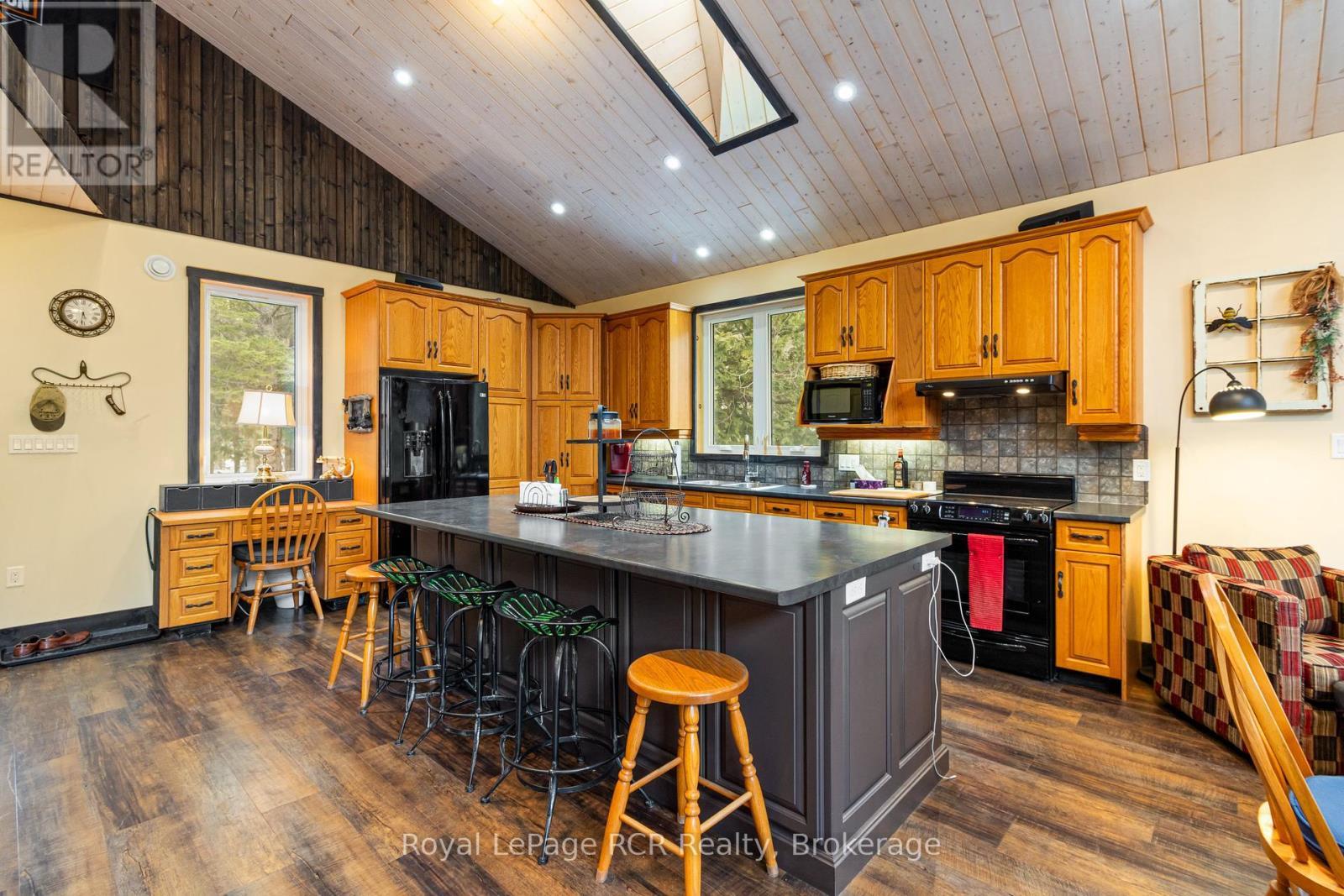 












19 REDGATE RD ROAD E

,
South Bruce Peninsula,




Ontario
N0H2T0

