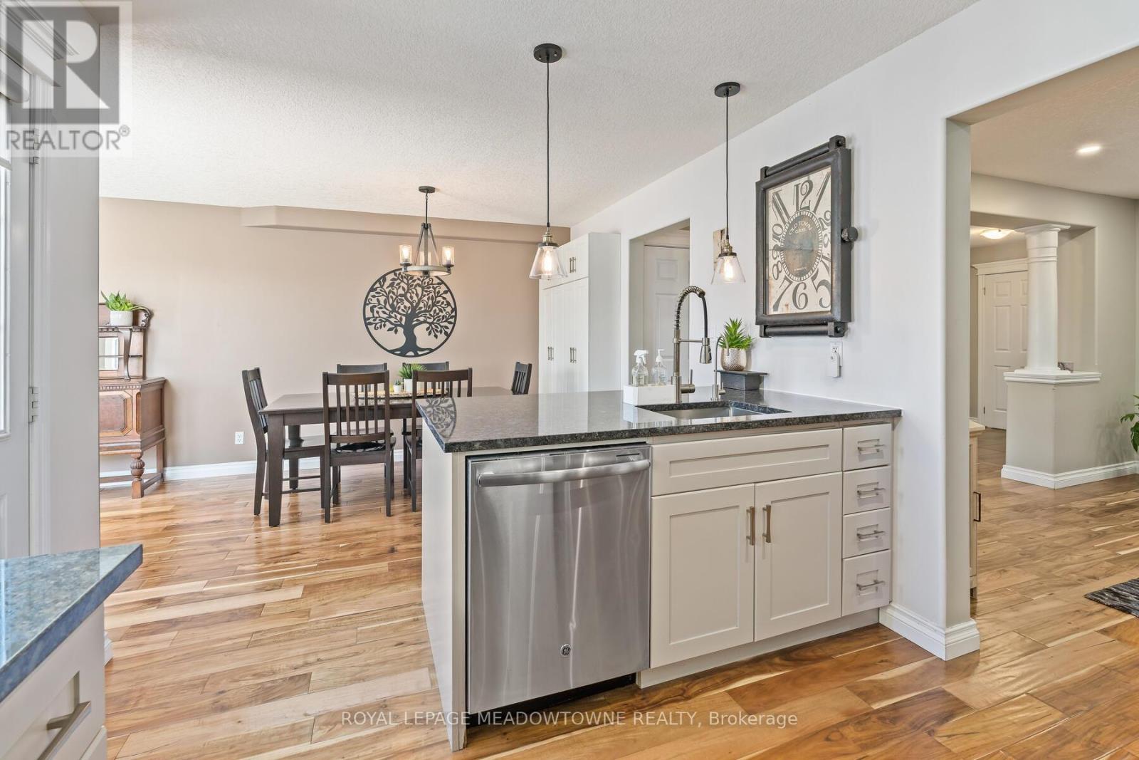 












239 JOLLIFFE AVENUE

,
Guelph/Eramosa,




Ontario
N0B2K0

