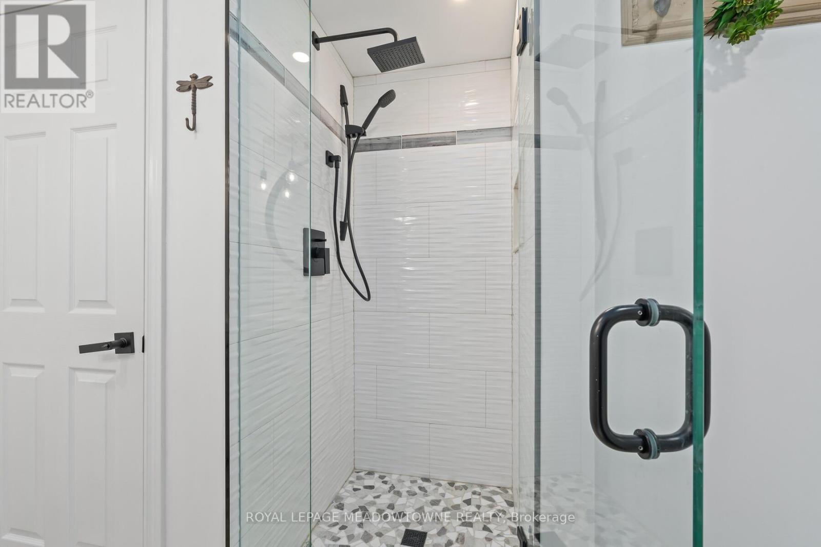 












239 JOLLIFFE AVENUE

,
Guelph/Eramosa,




Ontario
N0B2K0

