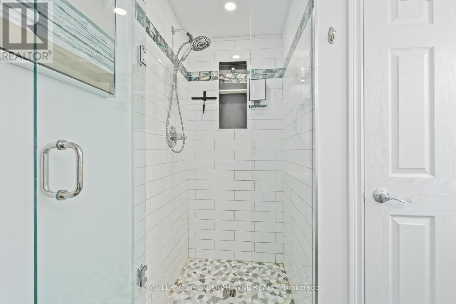 












239 JOLLIFFE AVENUE

,
Guelph/Eramosa,




Ontario
N0B2K0


