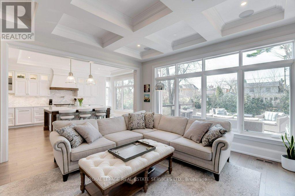 












284 DOUGLAS AVENUE

,
Oakville,




Ontario
L6J3S4

