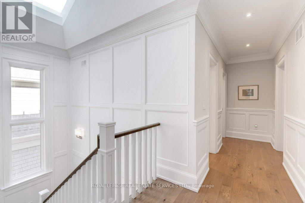 












284 DOUGLAS AVENUE

,
Oakville,




Ontario
L6J3S4

