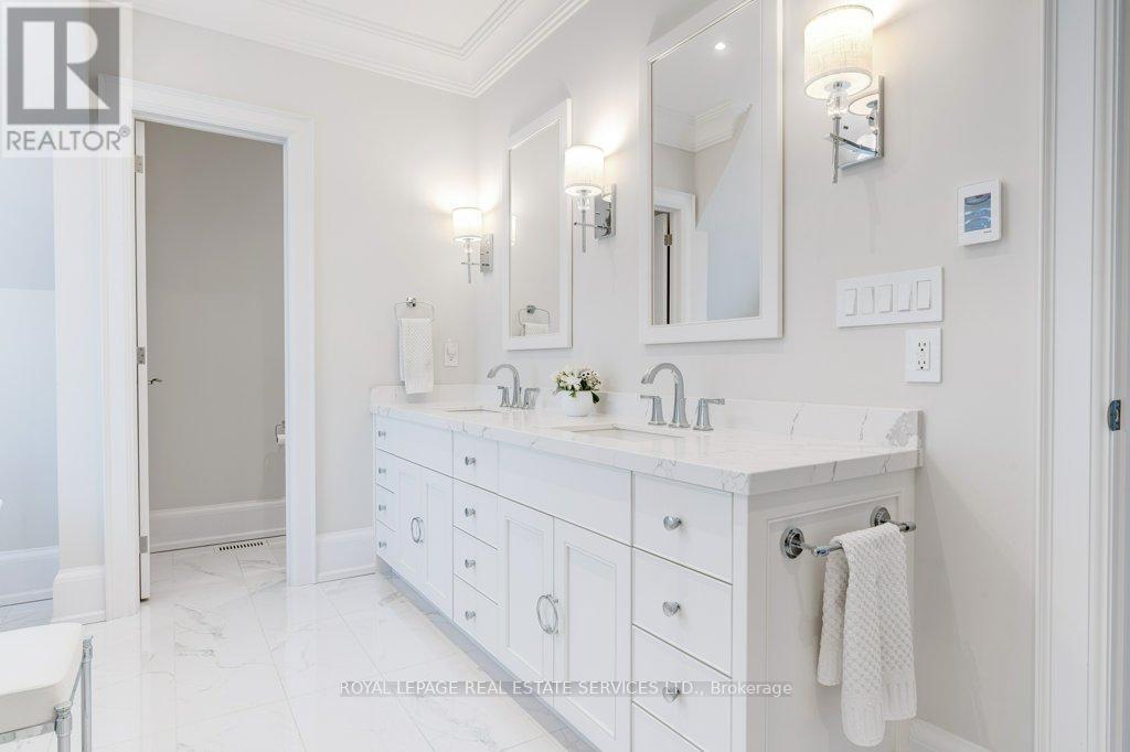 












284 DOUGLAS AVENUE

,
Oakville,




Ontario
L6J3S4

