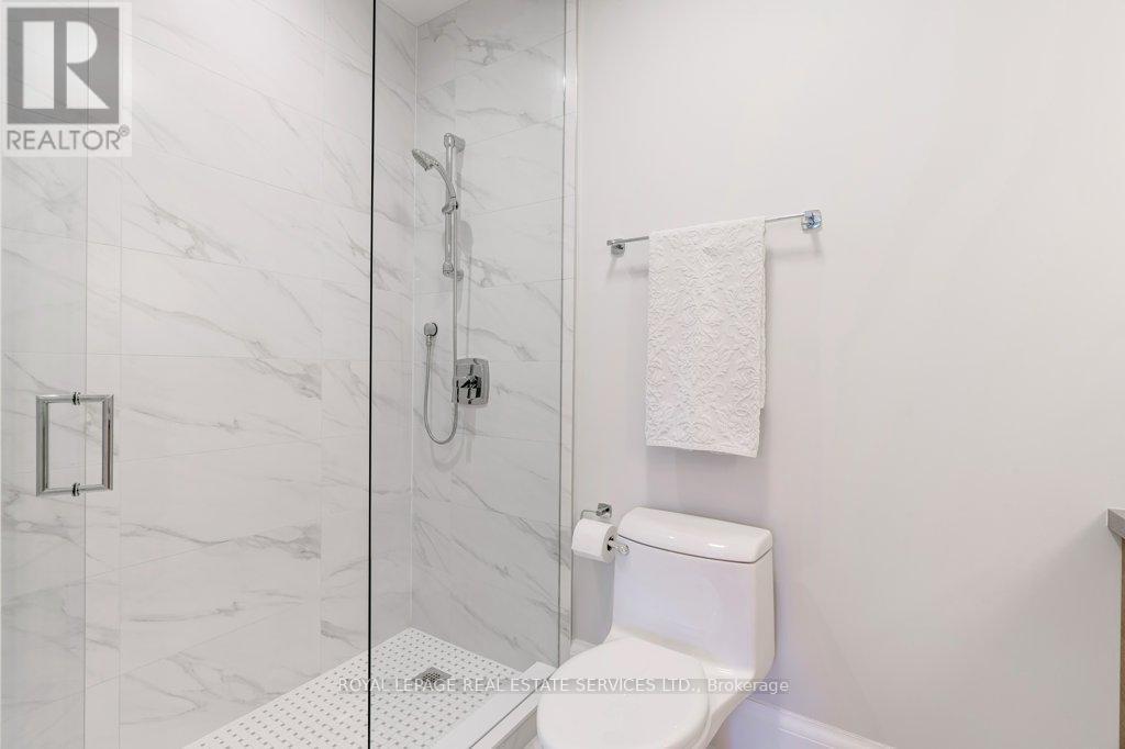 












284 DOUGLAS AVENUE

,
Oakville,




Ontario
L6J3S4

