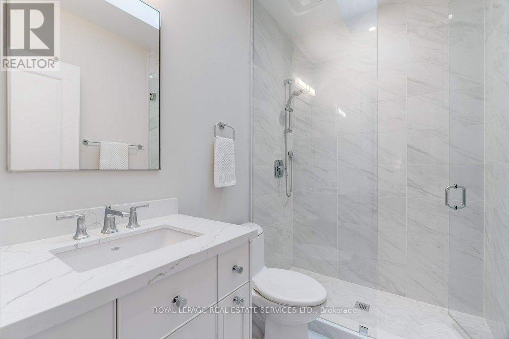 












284 DOUGLAS AVENUE

,
Oakville,




Ontario
L6J3S4

