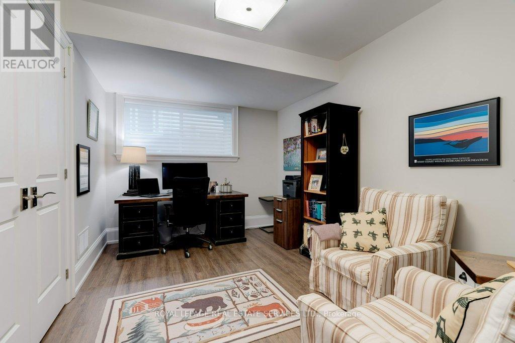 












284 DOUGLAS AVENUE

,
Oakville,




Ontario
L6J3S4

