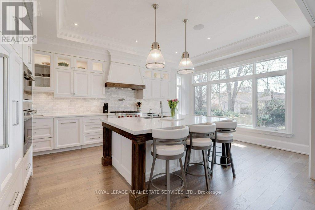 












284 DOUGLAS AVENUE

,
Oakville,




Ontario
L6J3S4

