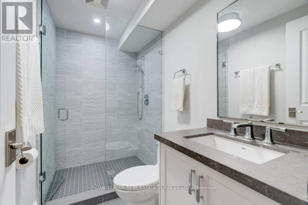 












284 DOUGLAS AVENUE

,
Oakville,




Ontario
L6J3S4

