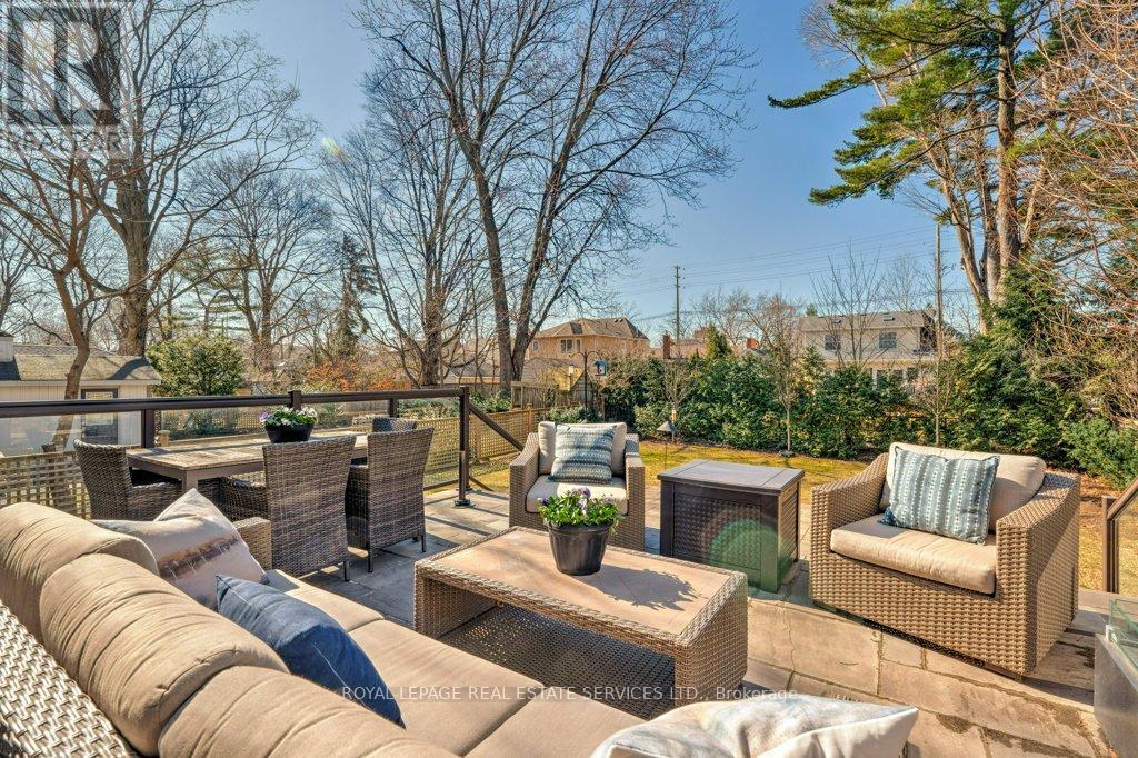 












284 DOUGLAS AVENUE

,
Oakville,




Ontario
L6J3S4

