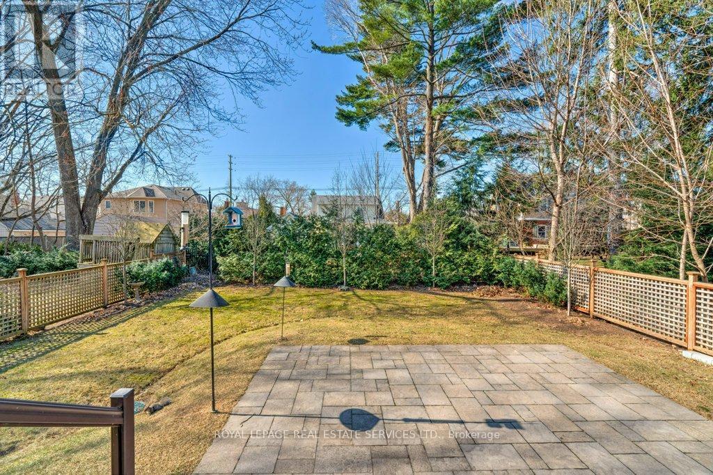 












284 DOUGLAS AVENUE

,
Oakville,




Ontario
L6J3S4

