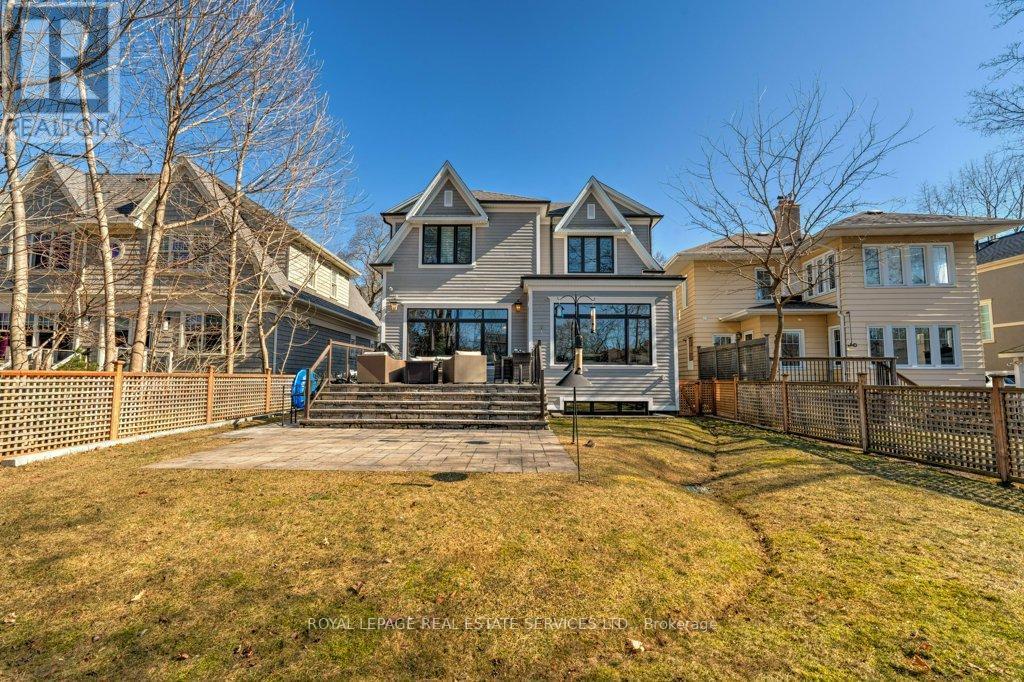 












284 DOUGLAS AVENUE

,
Oakville,




Ontario
L6J3S4

