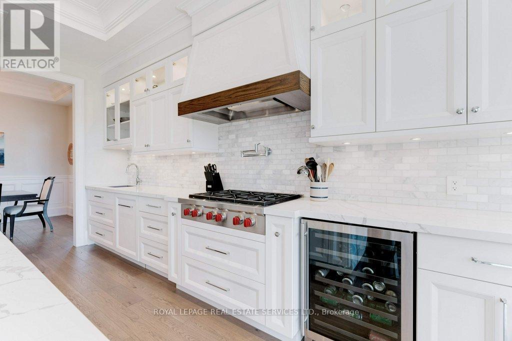 












284 DOUGLAS AVENUE

,
Oakville,




Ontario
L6J3S4

