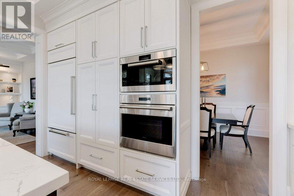 












284 DOUGLAS AVENUE

,
Oakville,




Ontario
L6J3S4

