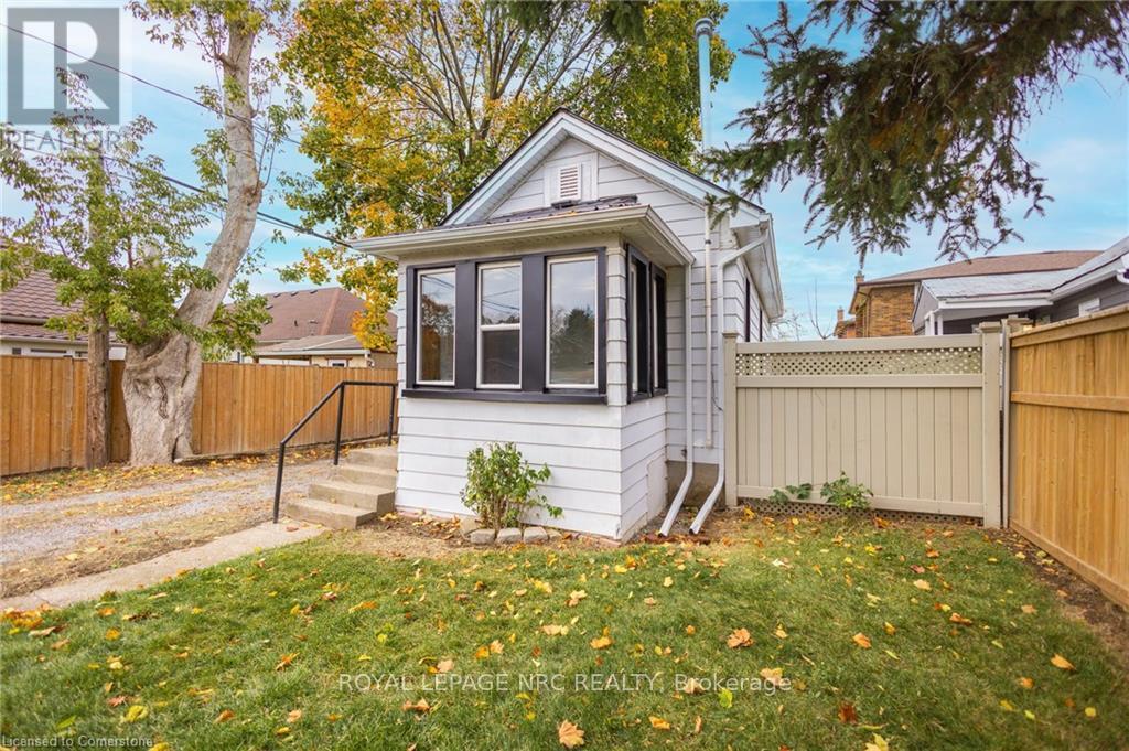 












11 PERRY STREET

,
St. Catharines,




Ontario
L2R1K7

