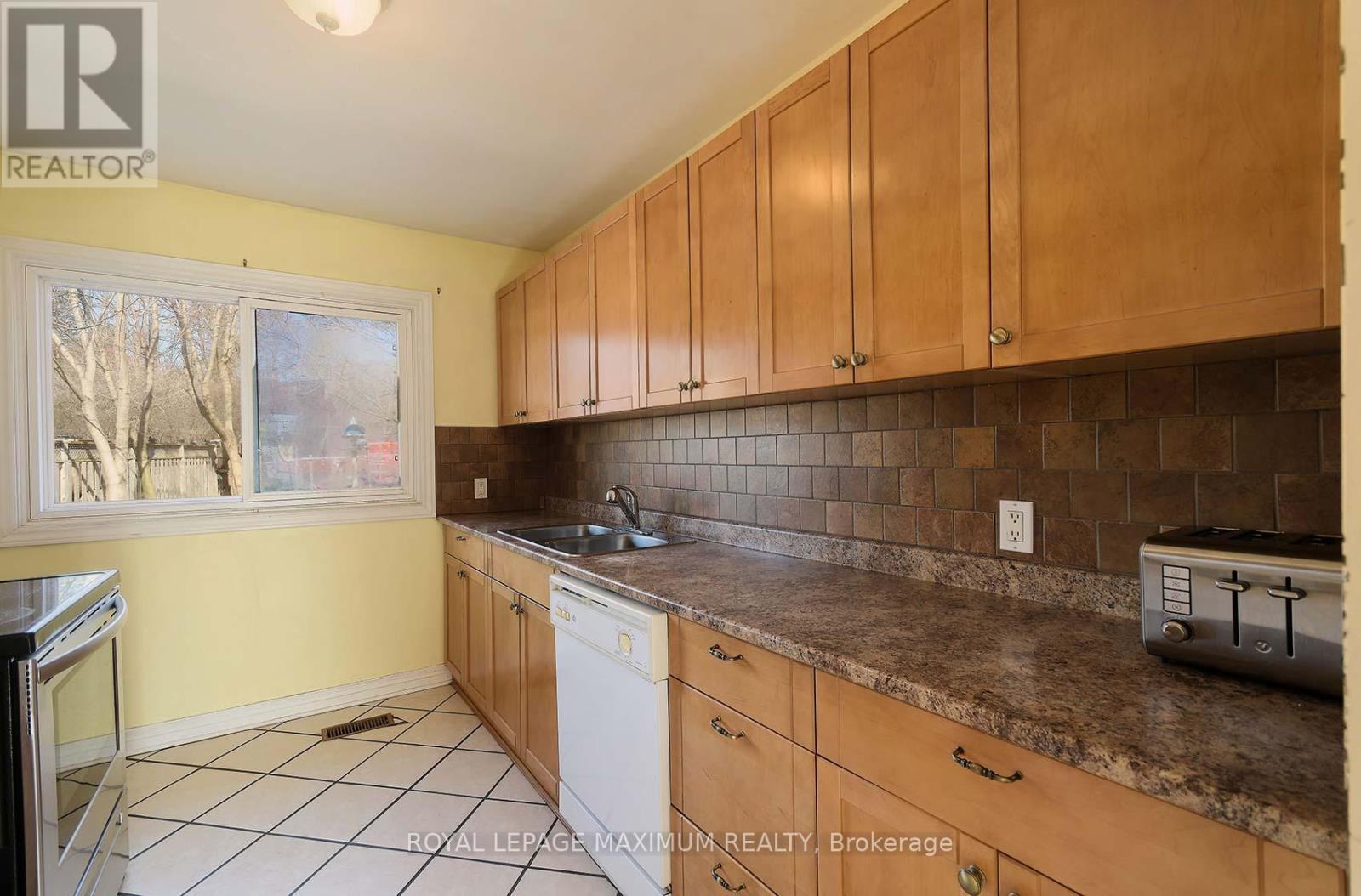 












149 LEIGHLAND AVENUE

,
Oakville,




Ontario
L6H1B3

