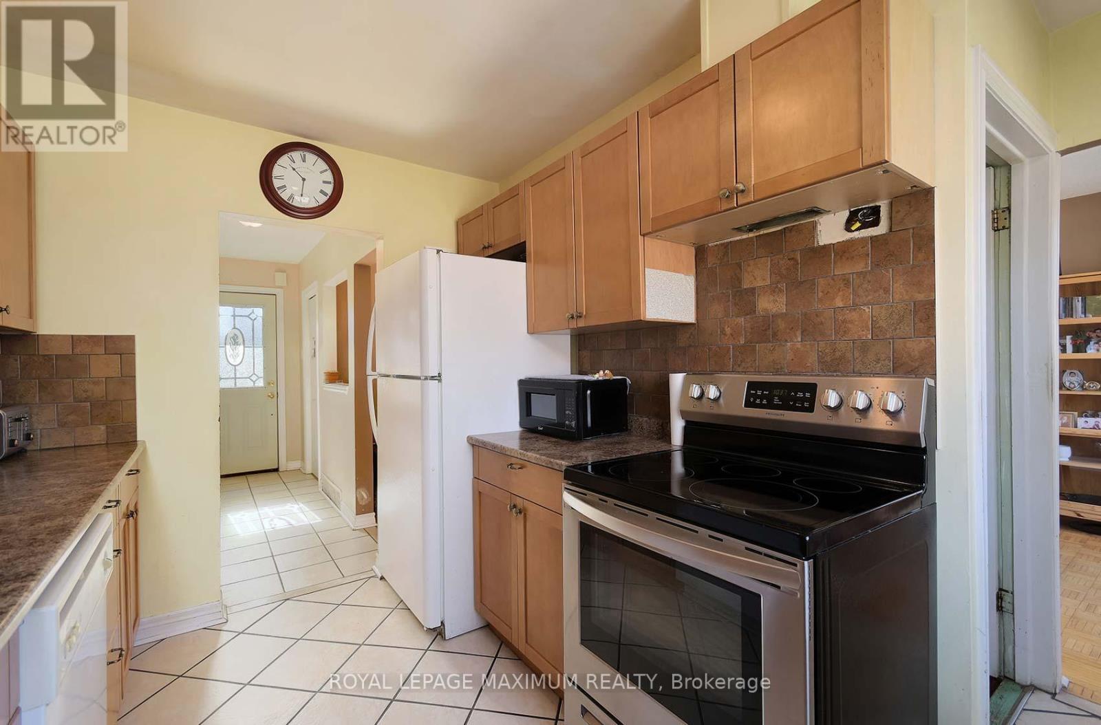 












149 LEIGHLAND AVENUE

,
Oakville,




Ontario
L6H1B3

