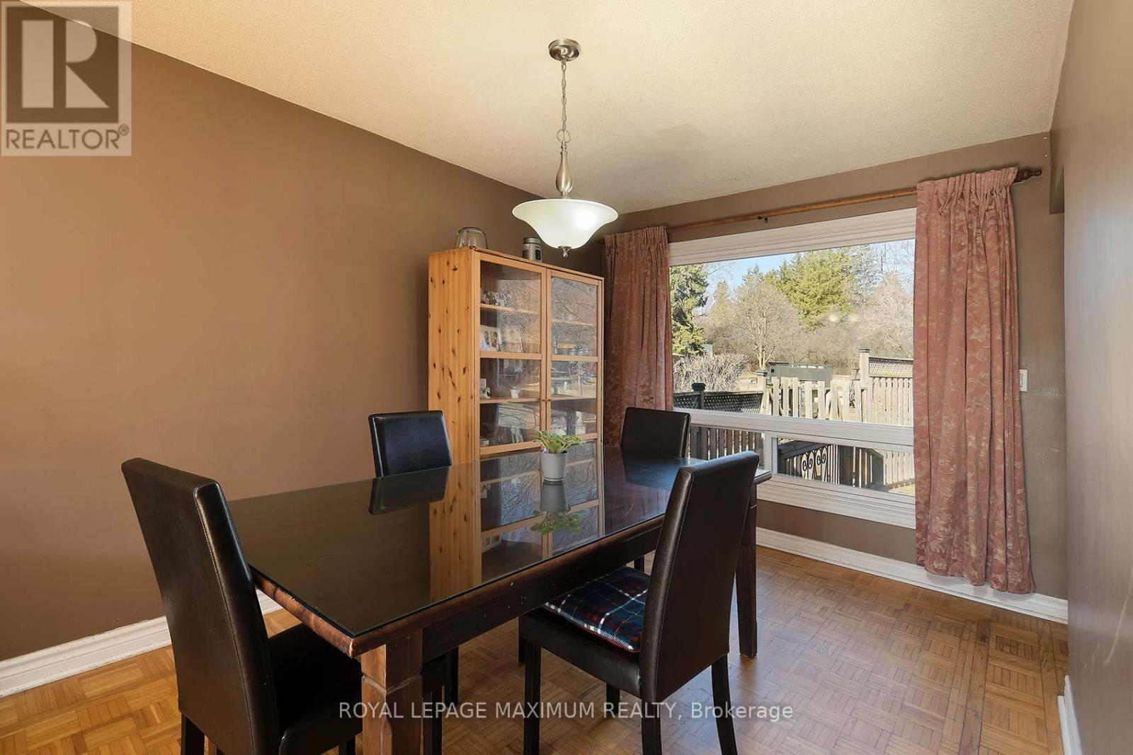 












149 LEIGHLAND AVENUE

,
Oakville,




Ontario
L6H1B3

