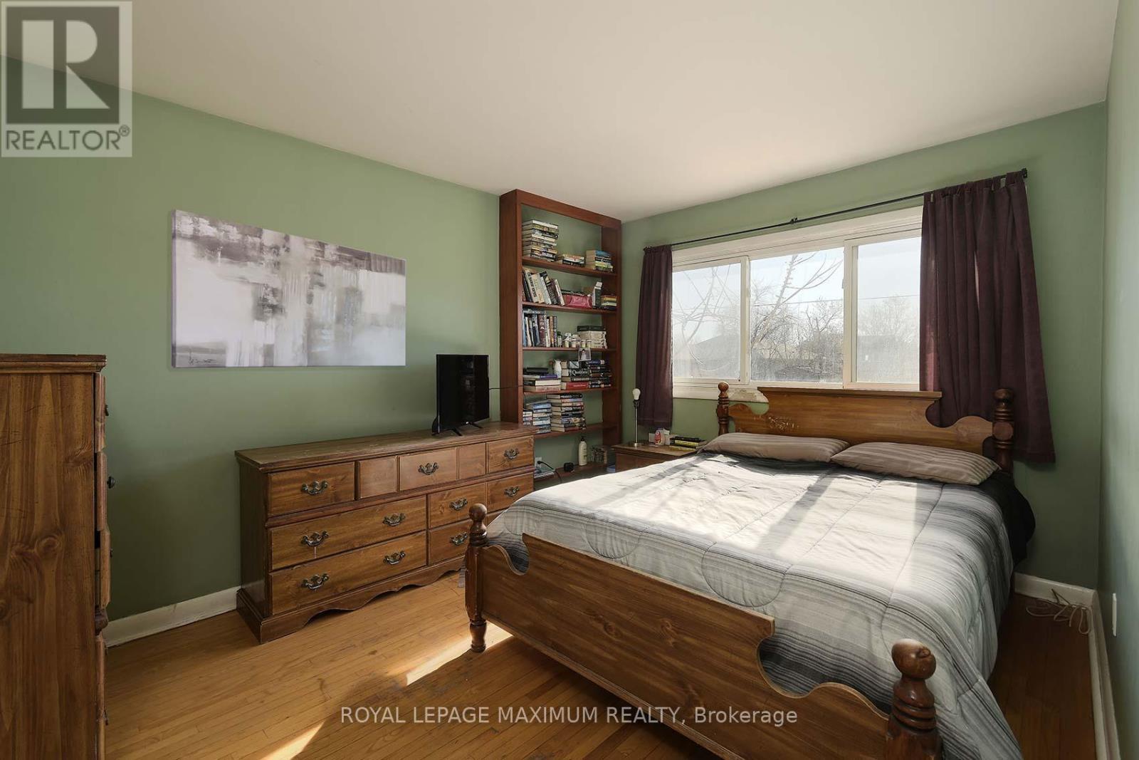 












149 LEIGHLAND AVENUE

,
Oakville,




Ontario
L6H1B3

