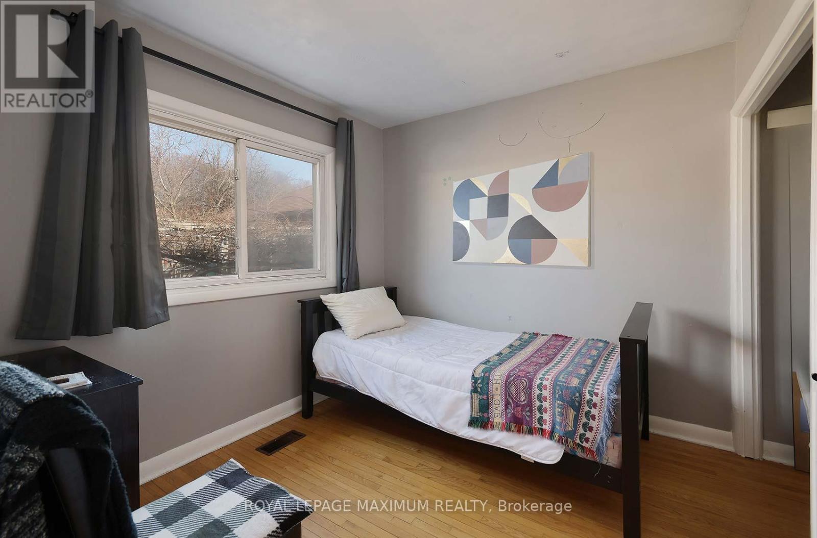












149 LEIGHLAND AVENUE

,
Oakville,




Ontario
L6H1B3

