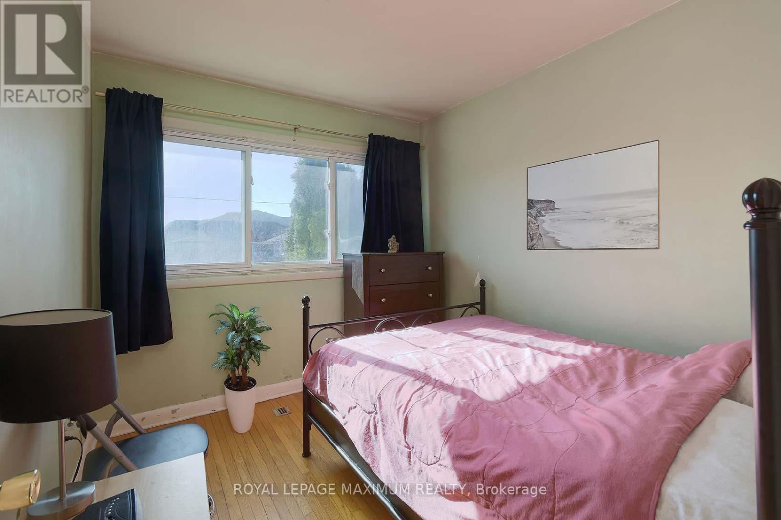 












149 LEIGHLAND AVENUE

,
Oakville,




Ontario
L6H1B3

