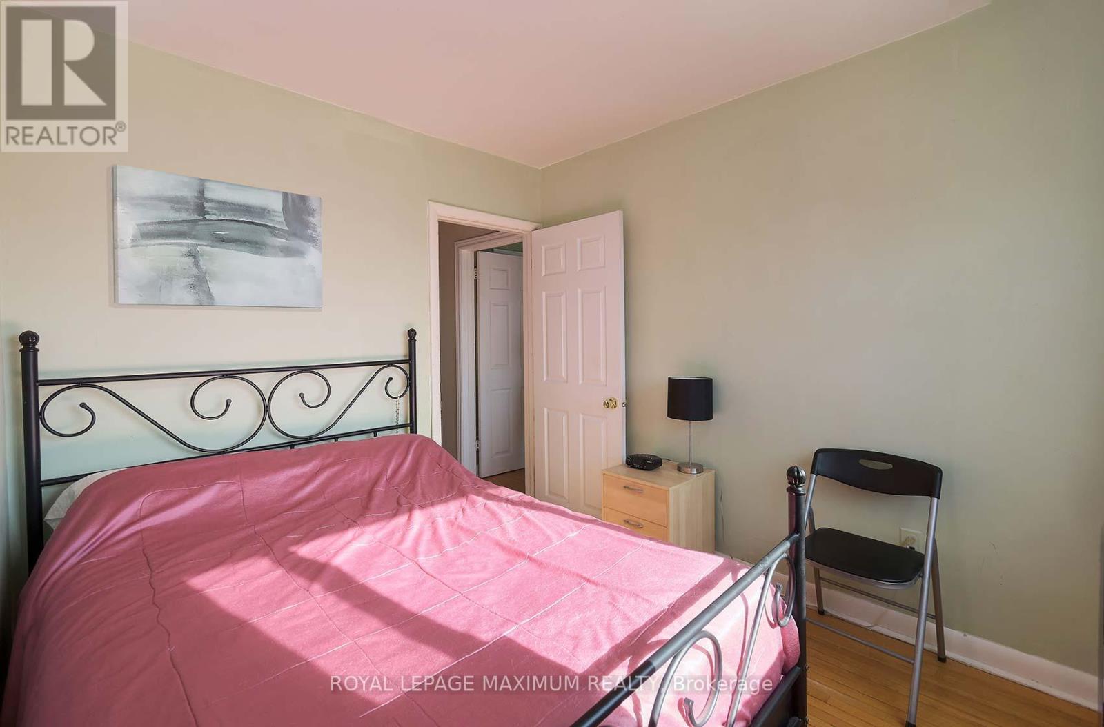 












149 LEIGHLAND AVENUE

,
Oakville,




Ontario
L6H1B3

