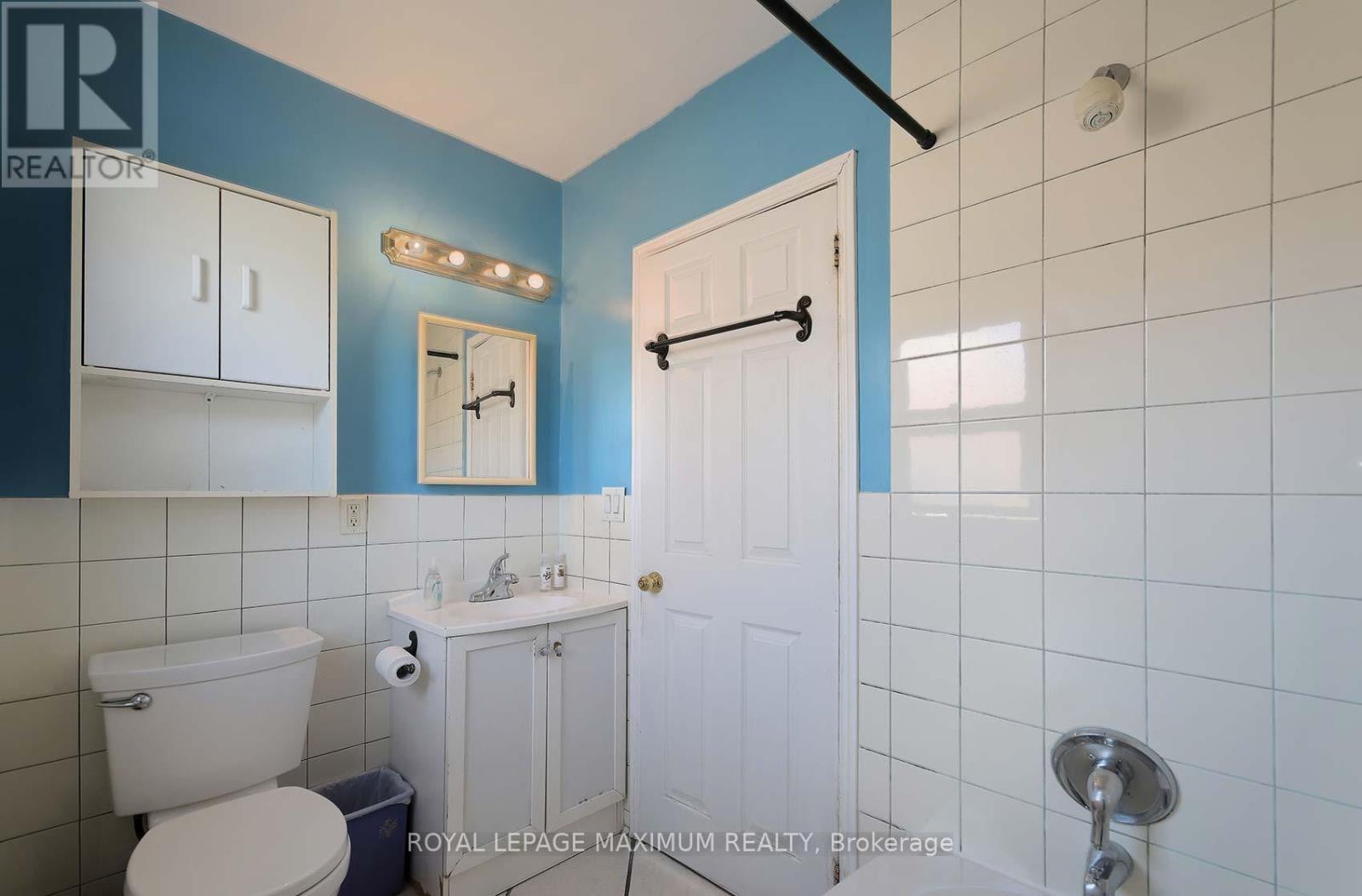 












149 LEIGHLAND AVENUE

,
Oakville,




Ontario
L6H1B3

