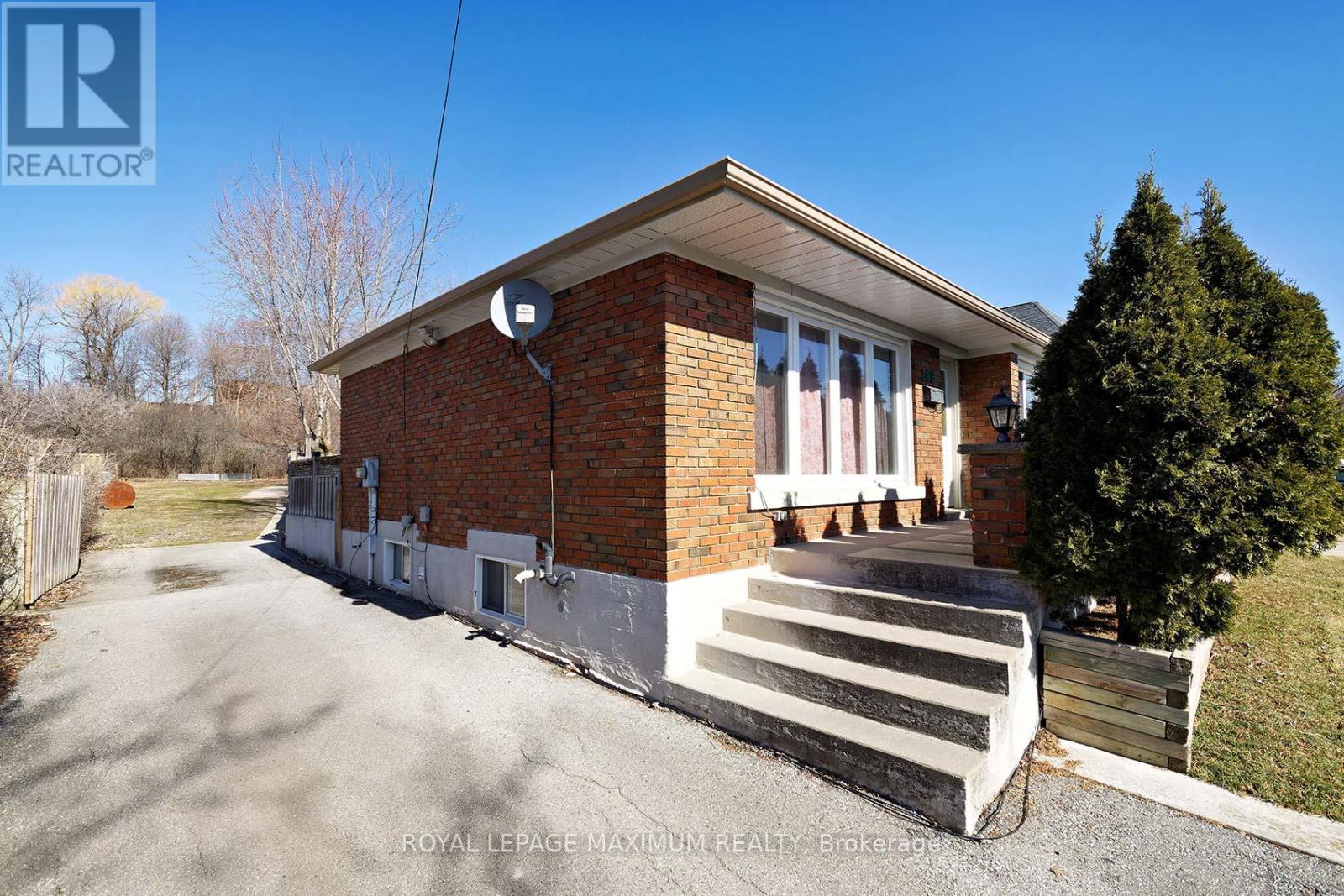 












149 LEIGHLAND AVENUE

,
Oakville,




Ontario
L6H1B3

