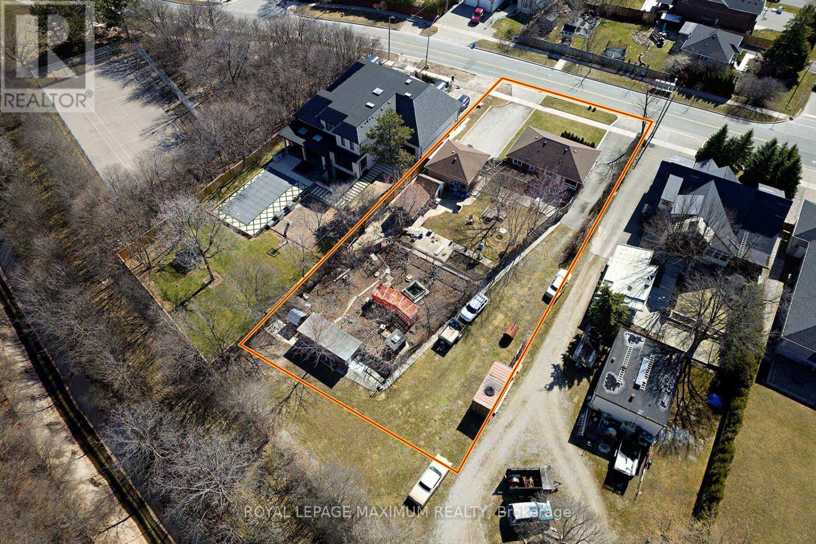 












149 LEIGHLAND AVENUE

,
Oakville,




Ontario
L6H1B3

