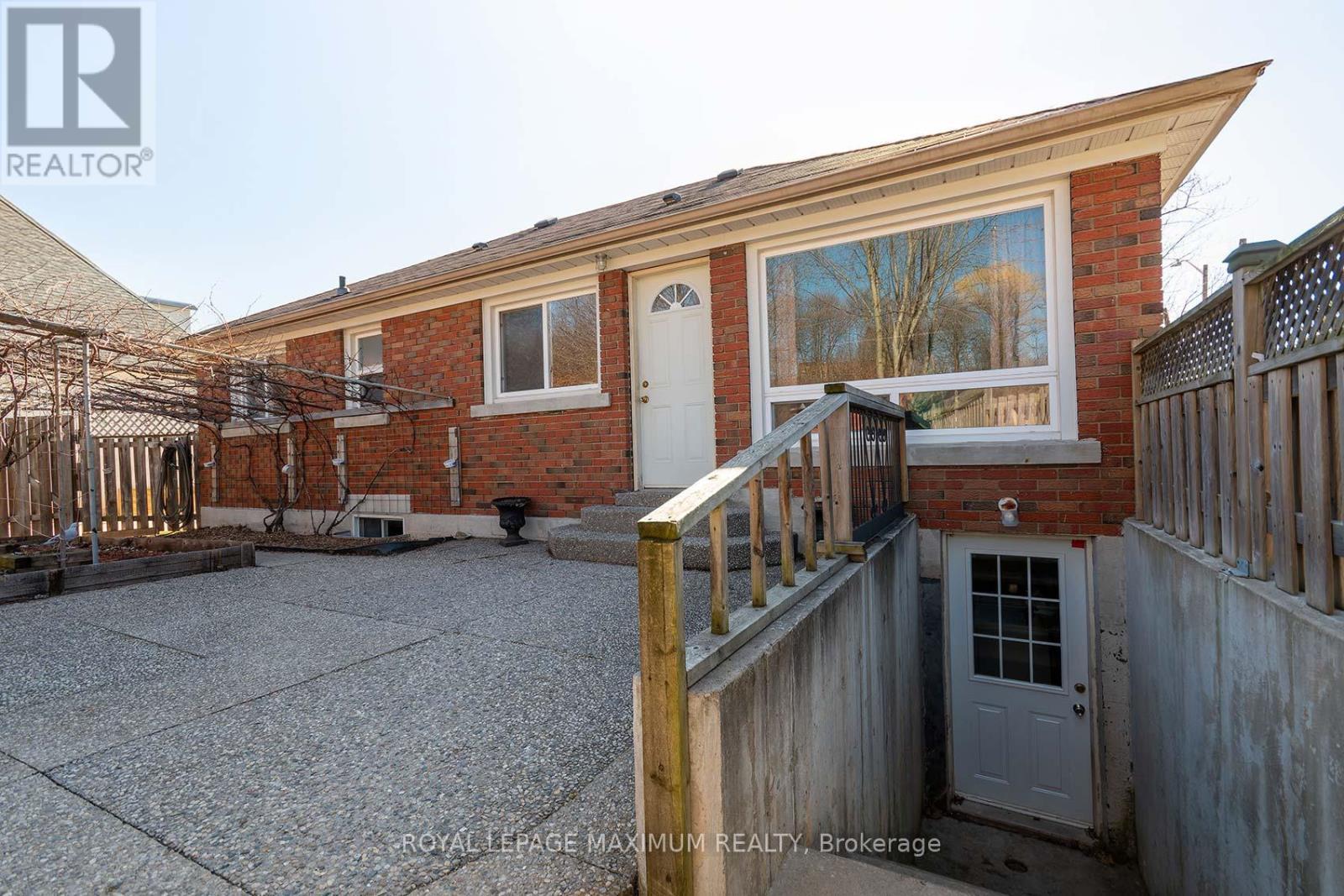 












149 LEIGHLAND AVENUE

,
Oakville,




Ontario
L6H1B3

