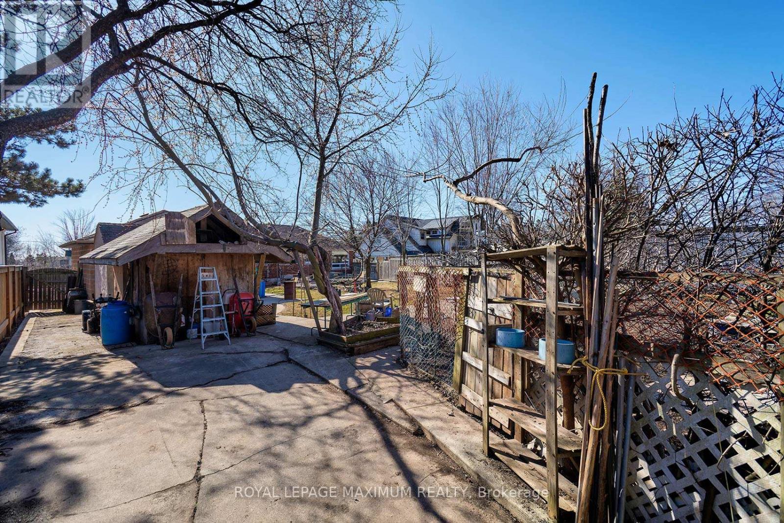 












149 LEIGHLAND AVENUE

,
Oakville,




Ontario
L6H1B3

