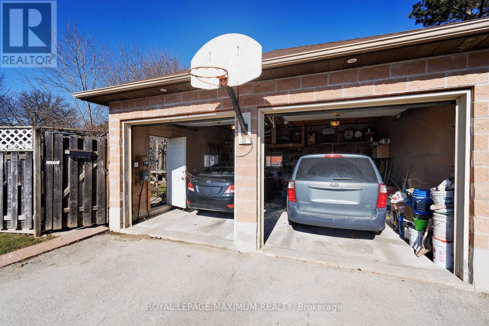 












149 LEIGHLAND AVENUE

,
Oakville,




Ontario
L6H1B3

