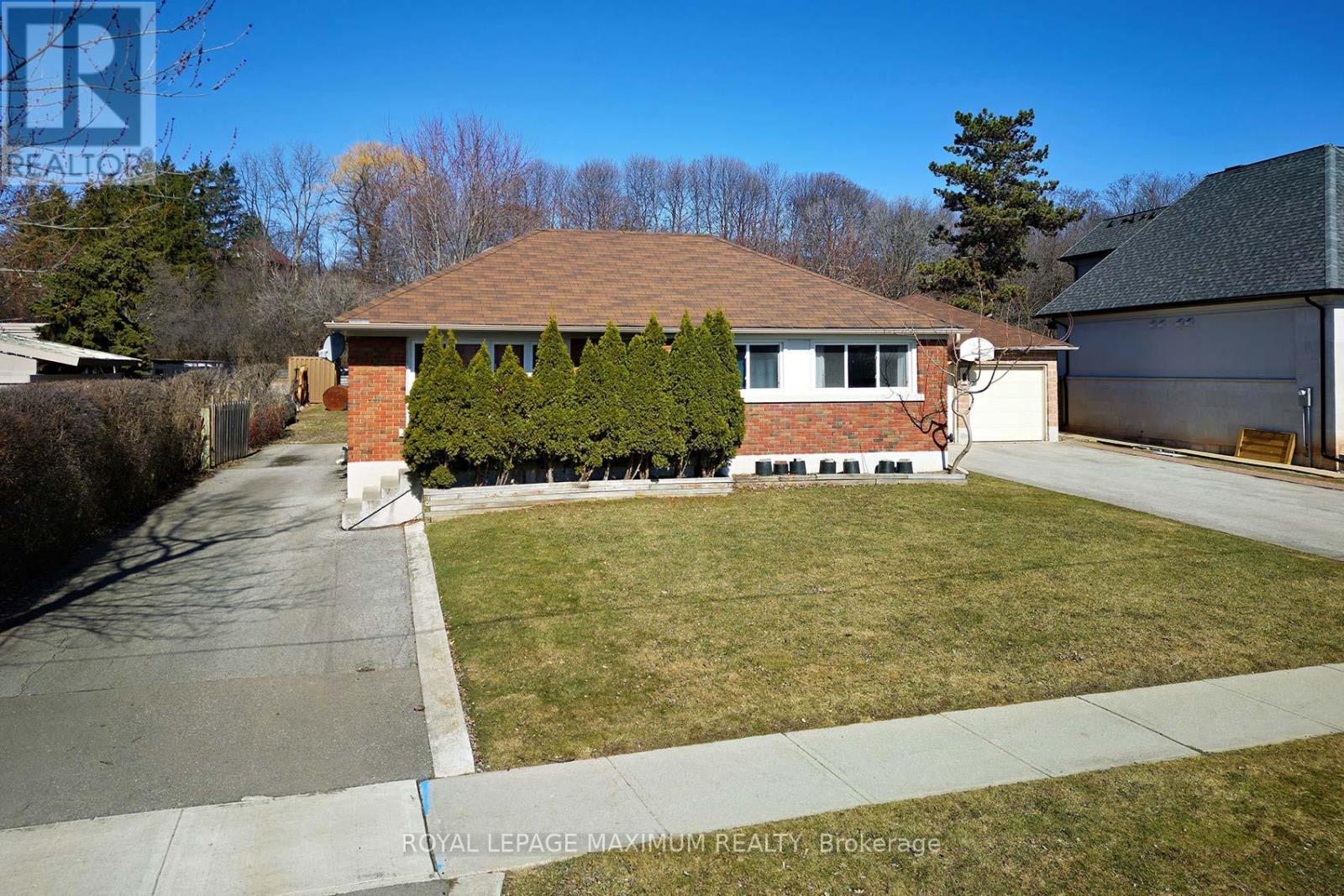 












149 LEIGHLAND AVENUE

,
Oakville,




Ontario
L6H1B3

