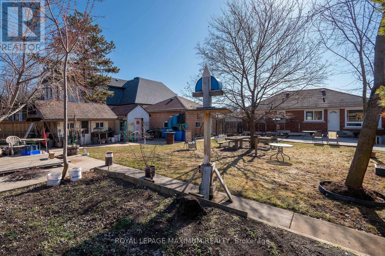 












149 LEIGHLAND AVENUE

,
Oakville,




Ontario
L6H1B3

