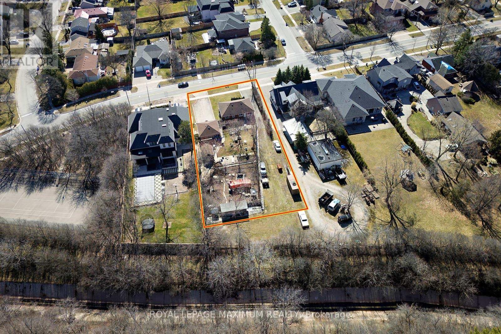 












149 LEIGHLAND AVENUE

,
Oakville,




Ontario
L6H1B3

