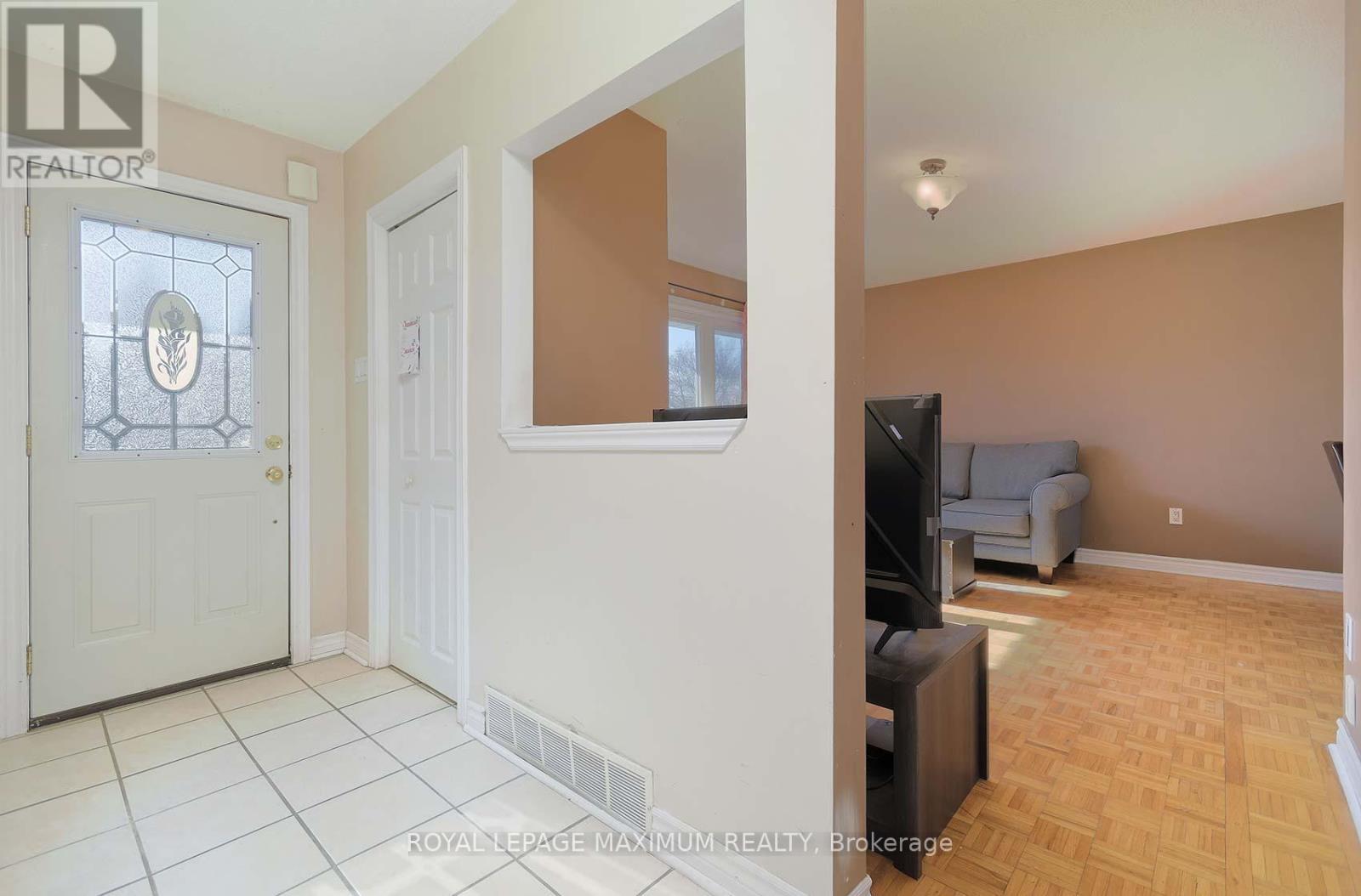 












149 LEIGHLAND AVENUE

,
Oakville,




Ontario
L6H1B3


