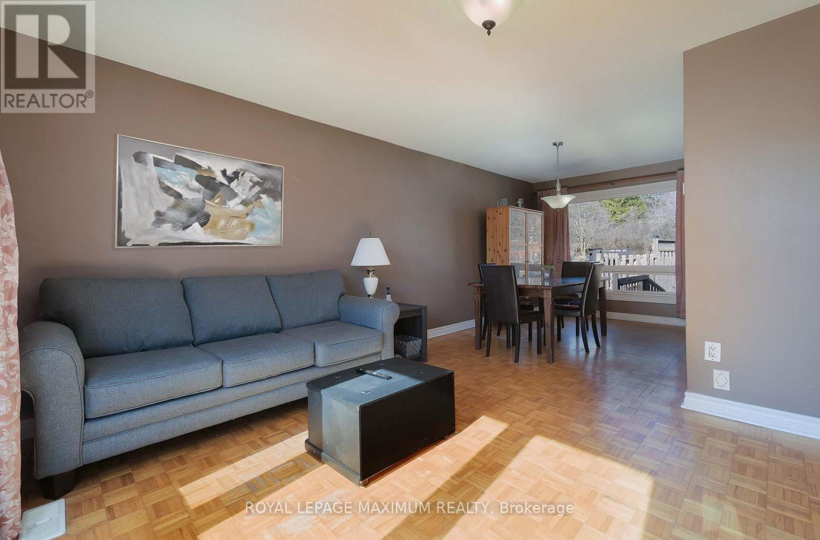 












149 LEIGHLAND AVENUE

,
Oakville,




Ontario
L6H1B3

