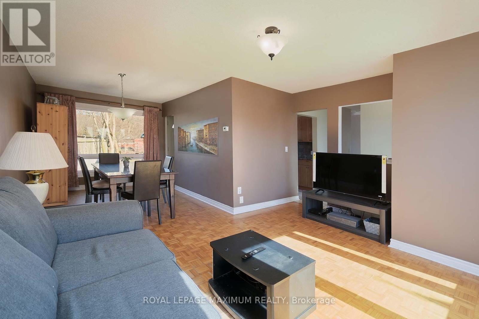 












149 LEIGHLAND AVENUE

,
Oakville,




Ontario
L6H1B3

