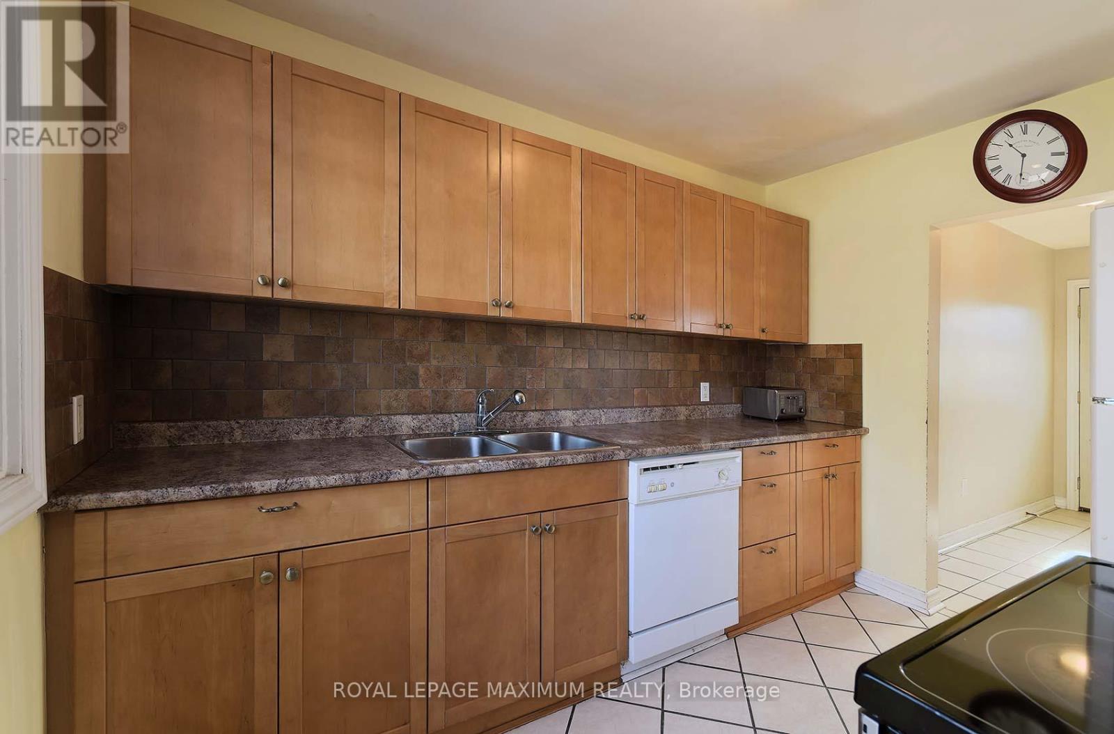 












149 LEIGHLAND AVENUE

,
Oakville,




Ontario
L6H1B3

