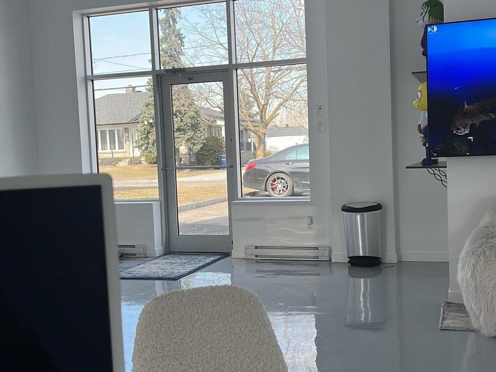 









934


Mtée Champagne

,
Laval (Sainte-Dorothée),




QC
H7X3V4

