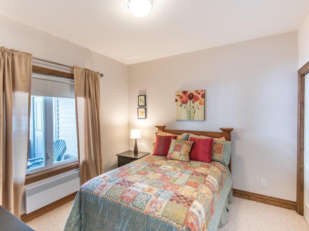 









317


Allée du Rabaska

,
Mont-Tremblant,




QC
J8E0C3

